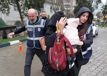 Evden 50 bin liralık altın çalan kadın yakalandı