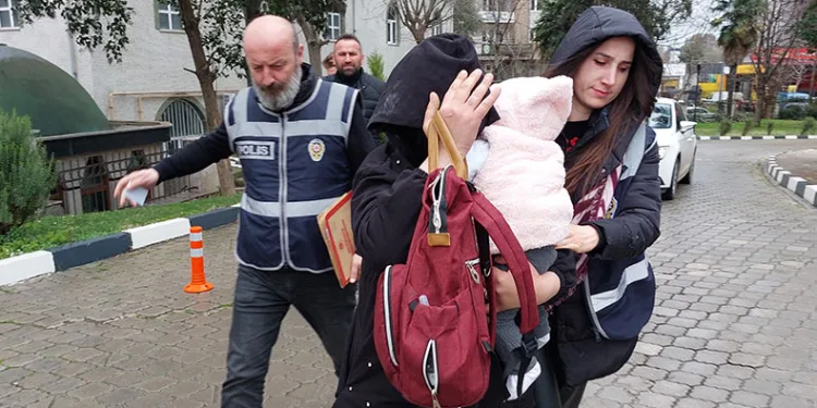 Evden 50 bin liralık altın çalan kadın yakalandı