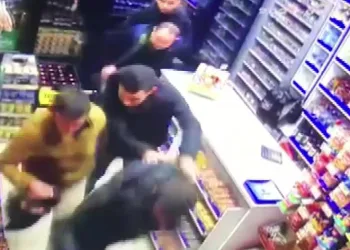 Depremin yaşattığı korku anları güvenlik kamerasında