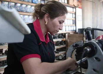 Turbocu Aynur kadınlara örnek oluyor