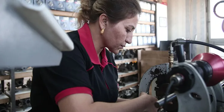 Turbocu Aynur kadınlara örnek oluyor