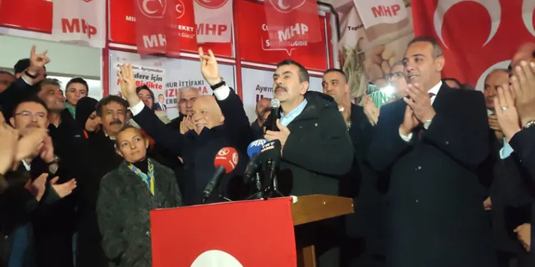 Bakan Tekin, baba ocağında destek istedi