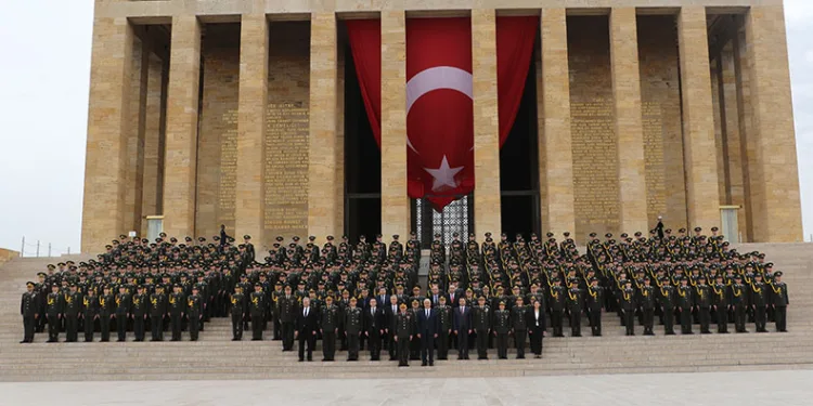 Kara Harp Okulu öğrencileri Anıtkabir’i ziyaret etti