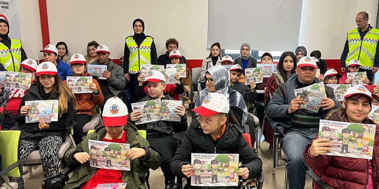Jandarmadan özel çocuklara trafik eğitimi
