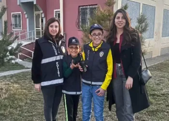 Polislerden epilepsi hastası çocuklara moral ziyareti