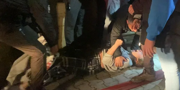 Ailesinin yaşadığı daireyi benzin döküp ateşe verdi