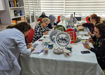 Kadınlar hem hobi hem meslek ediniyor