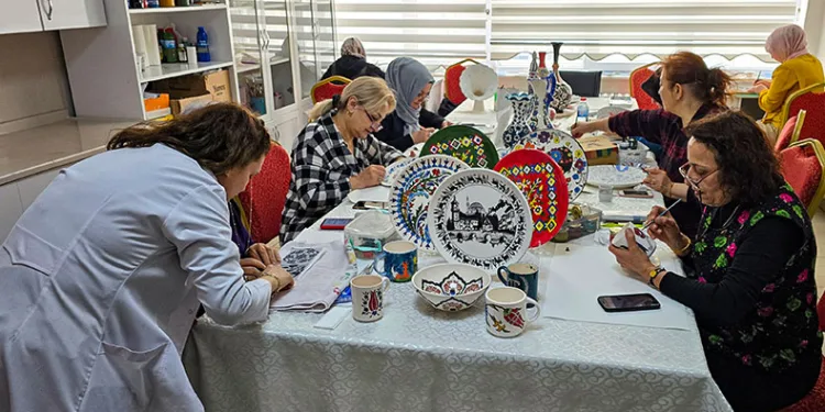 Kadınlar hem hobi hem meslek ediniyor