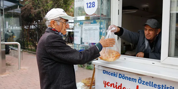 Ramazan pidesi Halk Ekmek Büfelerinde