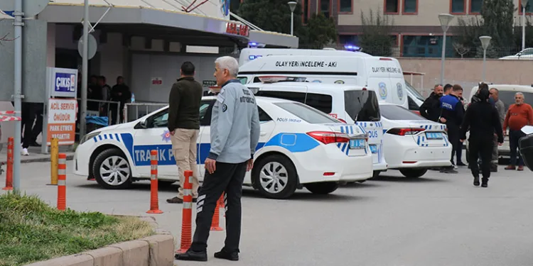 Hastane kafeteryasında silahlı saldırı