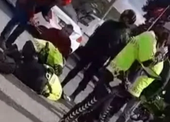Uygulama yapan polis memuruna çarpan sürücü tutuklandı
