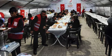 Hakkari’de iftar çadırı kuruldu