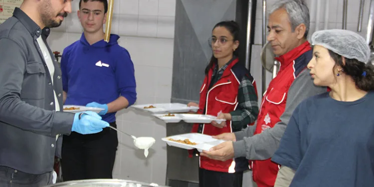 Geçmişten geleceğe uzanan el