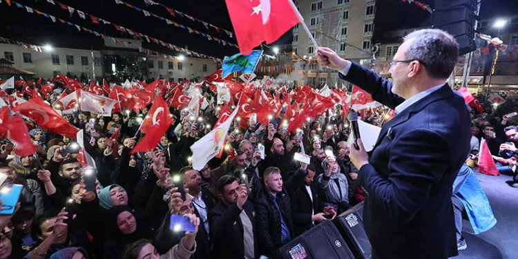 Kasapoğlu memleketi Kula’da mitinge katıldı