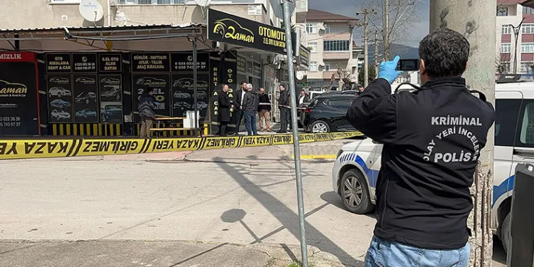 Oto galeride dehşet