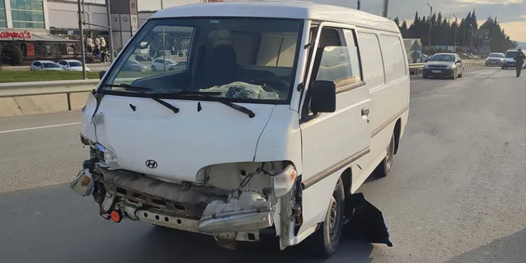Karıştığı kazadan kaçarken polis otosuna çarptı