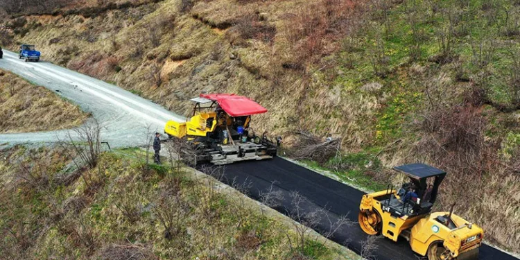 Ordu’da sıcak asfalt çalışmaları sürüyor