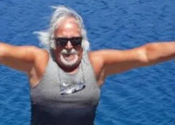 Minibüste yaşayan yaşlı adam ölü bulundu