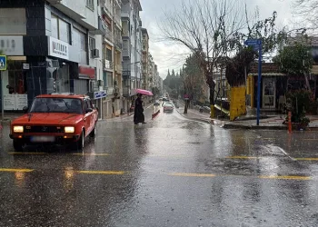 Aydın’da sağanak yağış etkili oluyor
