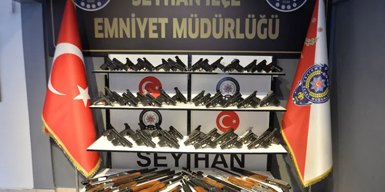 Seyhan polisi 80 ruhsatsız silah ele geçirdi