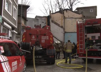Fatih’te 3 katlı binada yangın: 1 ölü