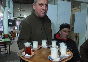 Çay yerine süt içiyorlar