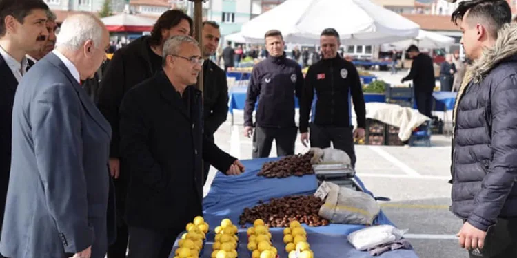 Zafertepe pazarında tezgahlar kuruldu
