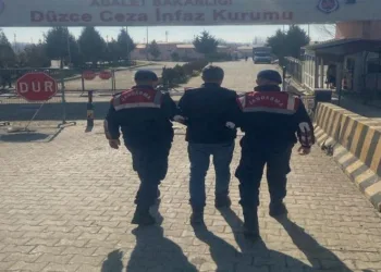 Aranan uyuşturucu satıcısı yakalandı