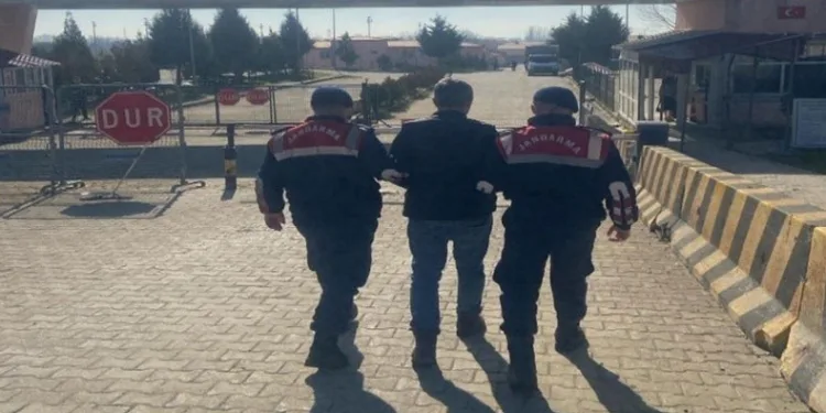 Aranan uyuşturucu satıcısı yakalandı