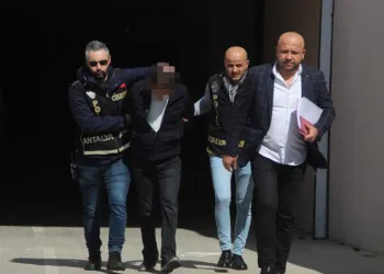 Siyasi parti broşürü kavgasında tek kurşunla can verdi
