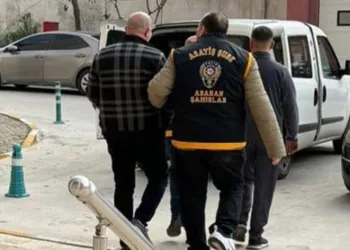 53 yıl hapis cezasıyla aranan şahıs polise yakalandı