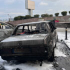 Avcılar’da yanan taksi park halindeki otomobile çarptı