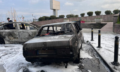 Avcılar’da yanan taksi park halindeki otomobile çarptı