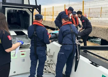 Bozcaada’da rahatsızlanan vatandaş tahliye edildi
