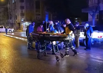 Otomobilin çarptığı yaya hastaneye kaldırıldı