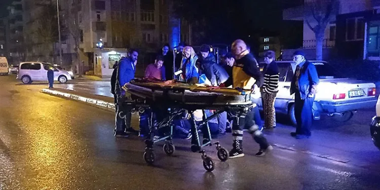 Otomobilin çarptığı yaya hastaneye kaldırıldı