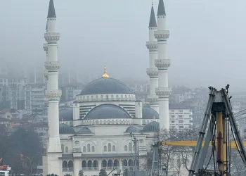 Yüksek kesimlerde sis etkili oldu