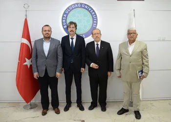 Türkiye Hayat Sağlık Vakfı’ndan 5 tıp öğrencisine burs