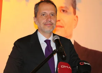 “Koşa koşa Refah Partisi’ne belediyeleri teslim etti”
