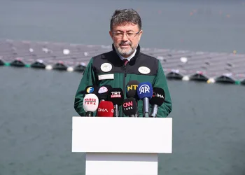 Bakan Yumaklı, Yüzer GES Projesini inceledi