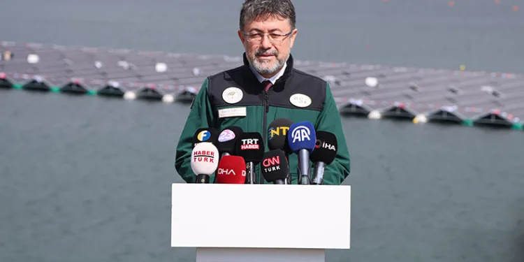Bakan Yumaklı, Yüzer GES Projesini inceledi