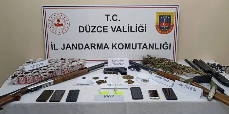 Düzce’de jandarmadan uyuşturucu operasyonu