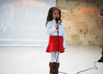 İstiklal Marşı’nı ezbere okudu