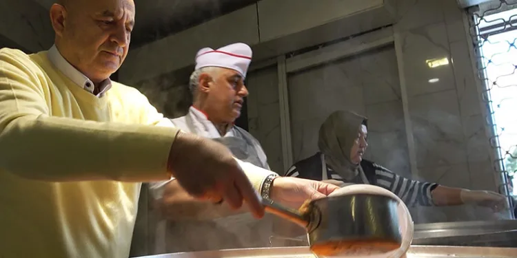 34 yıldır vasiyet üzerine iftar yemeği dağıtıyorlar