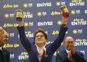 Meral Akşener, iftarda partililerle bir araya geldi