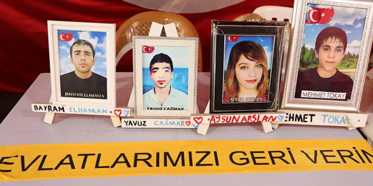 Diyarbakır anneleri evlatlarının yolunu umutla gözlüyor