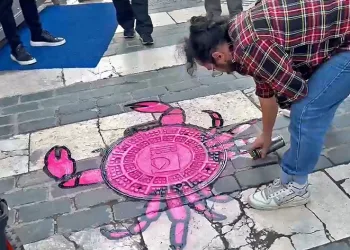 Antalya’nın rögar kapaklarına sanatsal dokunuş