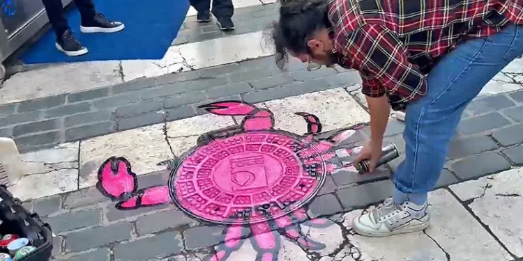 Antalya’nın rögar kapaklarına sanatsal dokunuş
