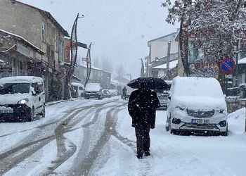 Karlıova’ya kış geri geldi