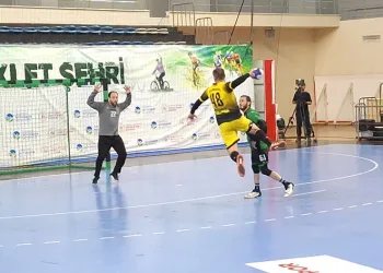Büyükşehir Hentbol 34-37 skorla evinde kaybetti